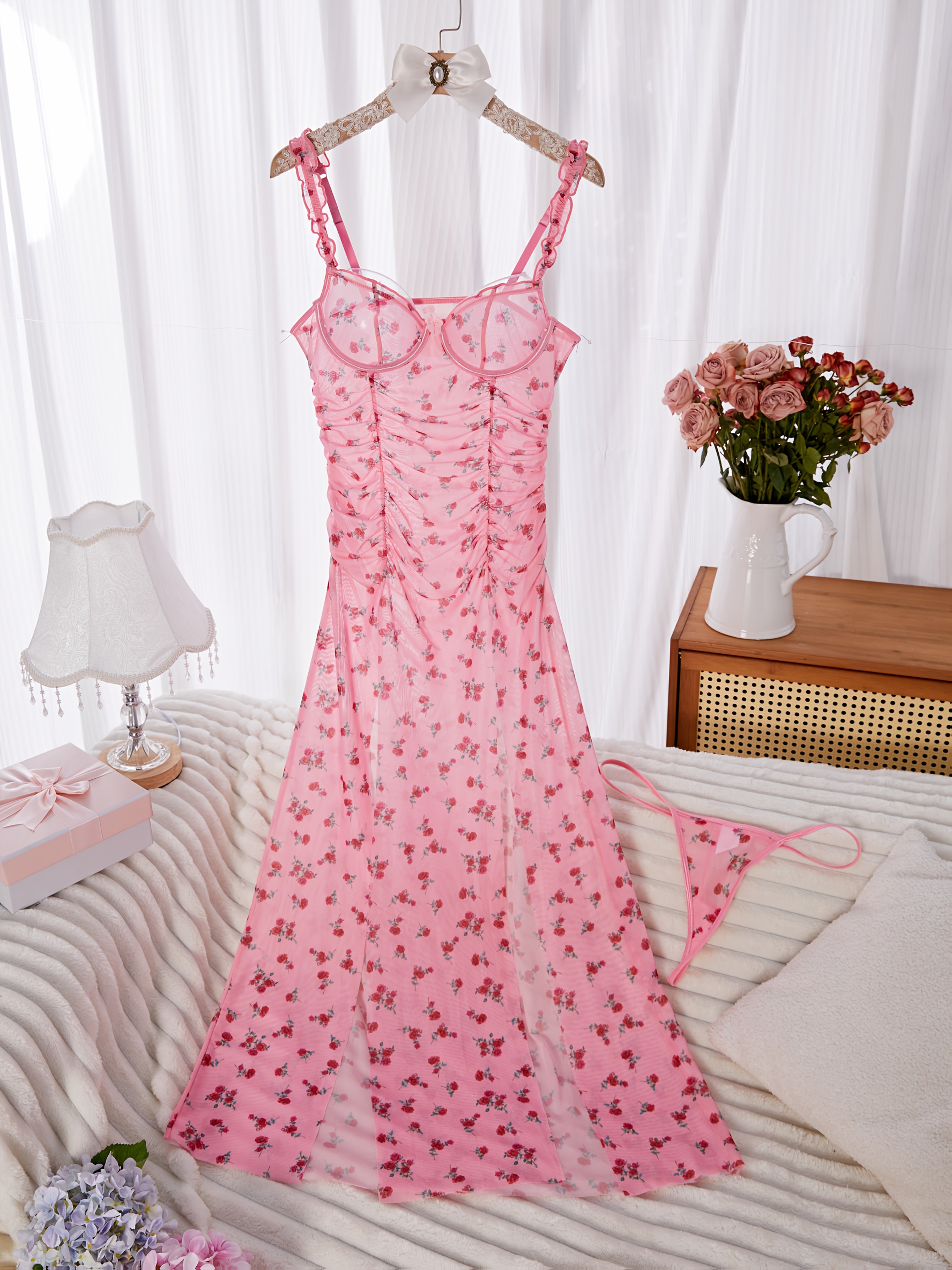 Printed polyester stretch pyjama set in high-slit pink color, pleated detailing, knitted fabric and unpadded bodice - Valentine's Day gift